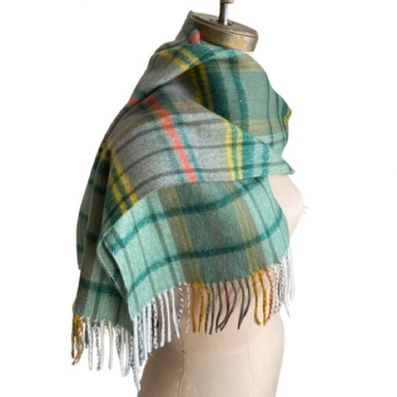 Vintage Plaid Scarf, soft and in lovely colors - Picture 7 of 12